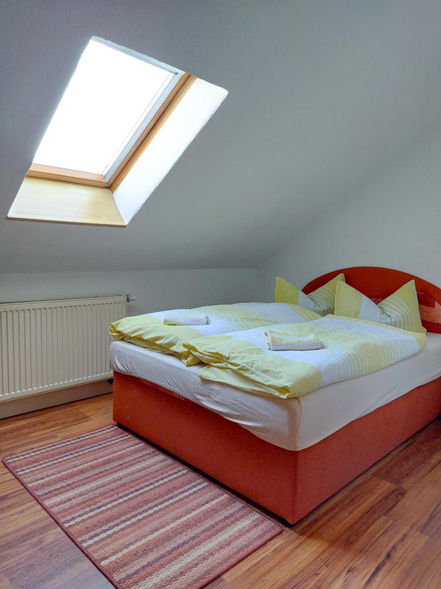 Zur Deutschen Eiche - Fruehstueckspension Und Ferienwohnungen Großschönau Zimmer foto