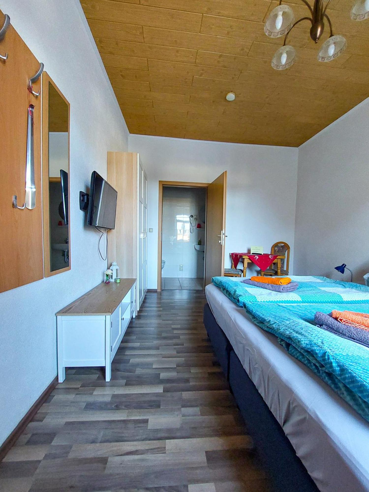 Zur Deutschen Eiche - Fruehstueckspension Und Ferienwohnungen Großschönau Zimmer foto