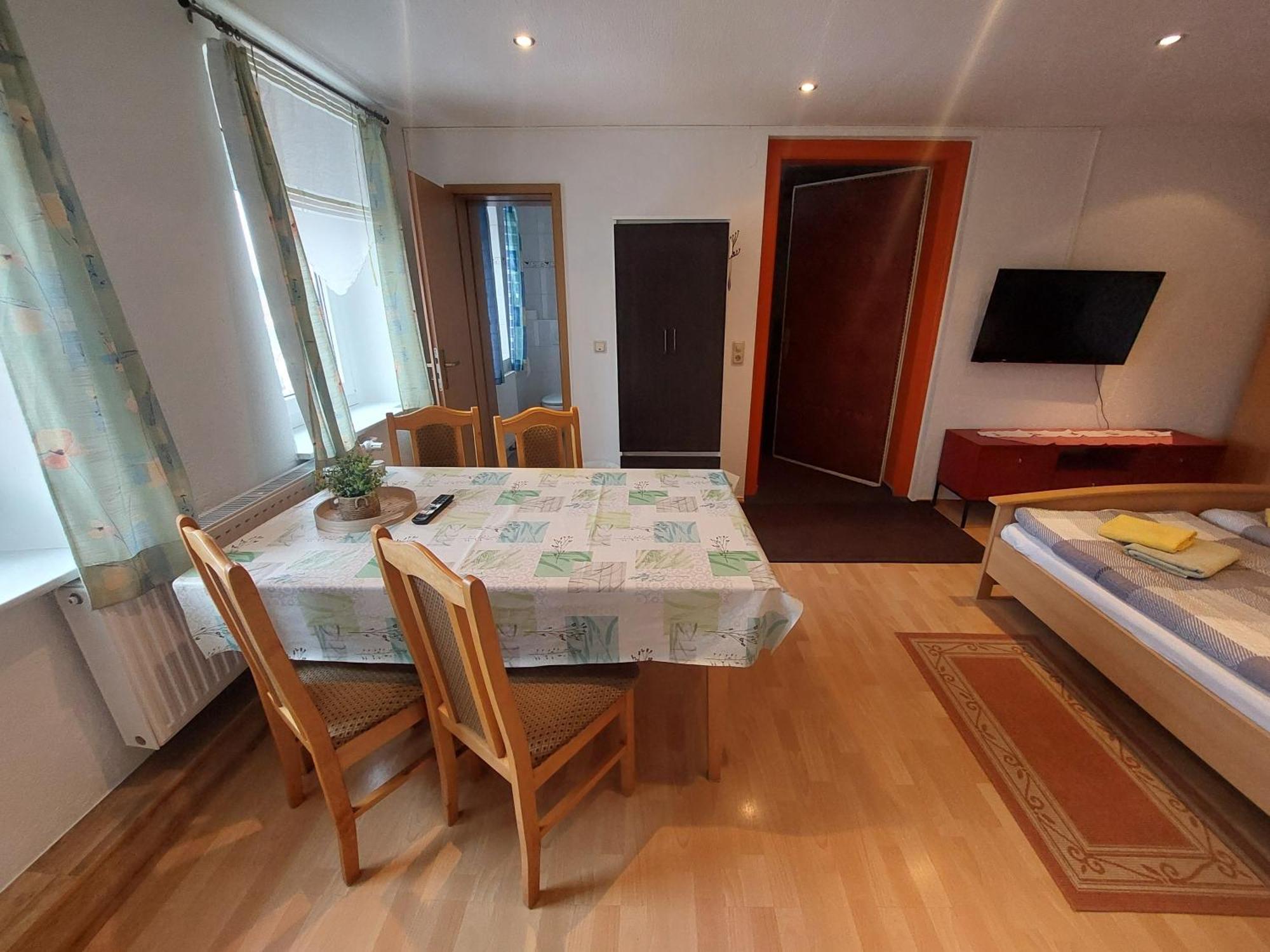 Zur Deutschen Eiche - Fruehstueckspension Und Ferienwohnungen Großschönau Zimmer foto