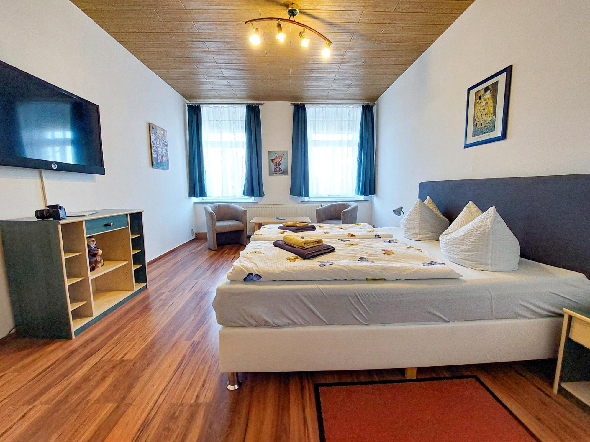 Zur Deutschen Eiche - Fruehstueckspension Und Ferienwohnungen Großschönau Zimmer foto
