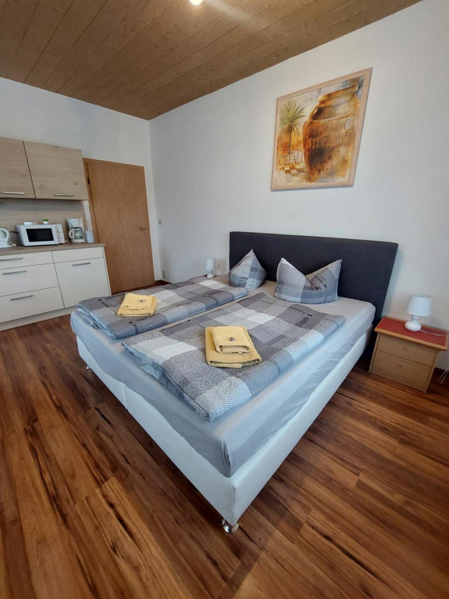 Zur Deutschen Eiche - Fruehstueckspension Und Ferienwohnungen Großschönau Zimmer foto