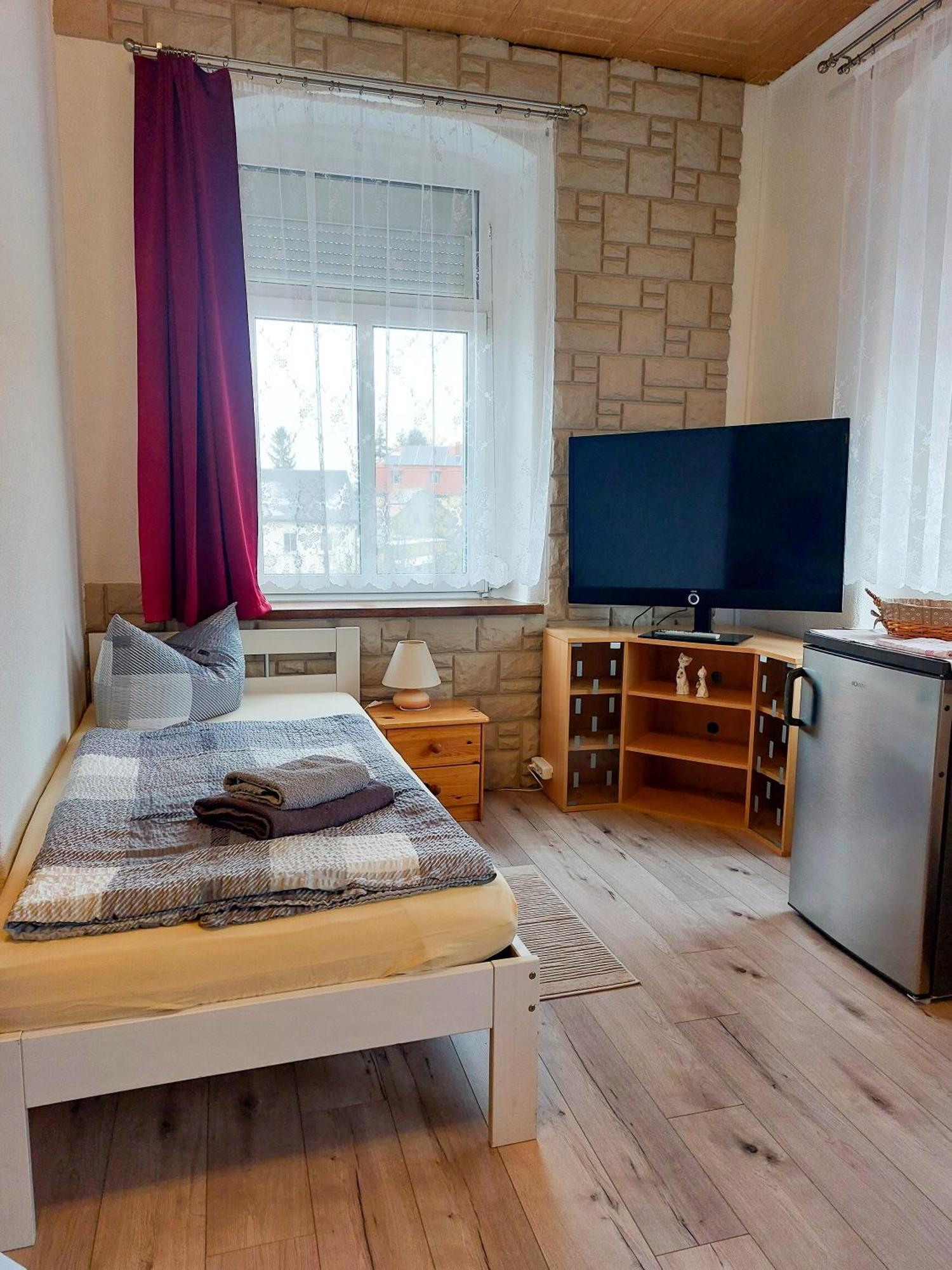 Zur Deutschen Eiche - Fruehstueckspension Und Ferienwohnungen Großschönau Zimmer foto